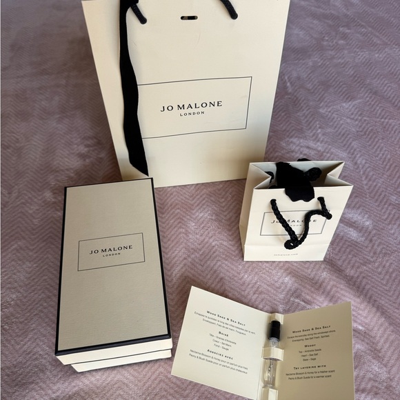 New Jo Malone Gift Set - box, two bags, two ribbons, perfume sample - Picture 16 of 16